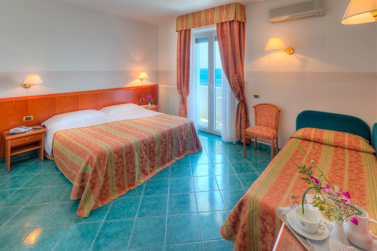 Hotel Il Caminetto Porto San Giorgio Room photo